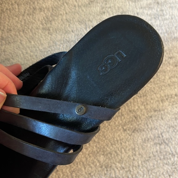 UGG Mattie Leather Wedges Black Size 9. Like new! - Picture 2 of 5